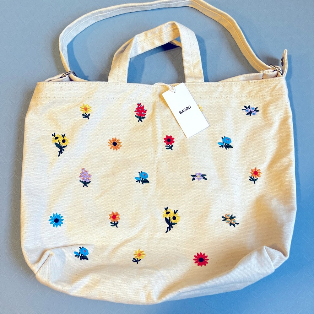 Baggu Horizontal Duck Bag with Floral Embroidery Cream Tote Bag